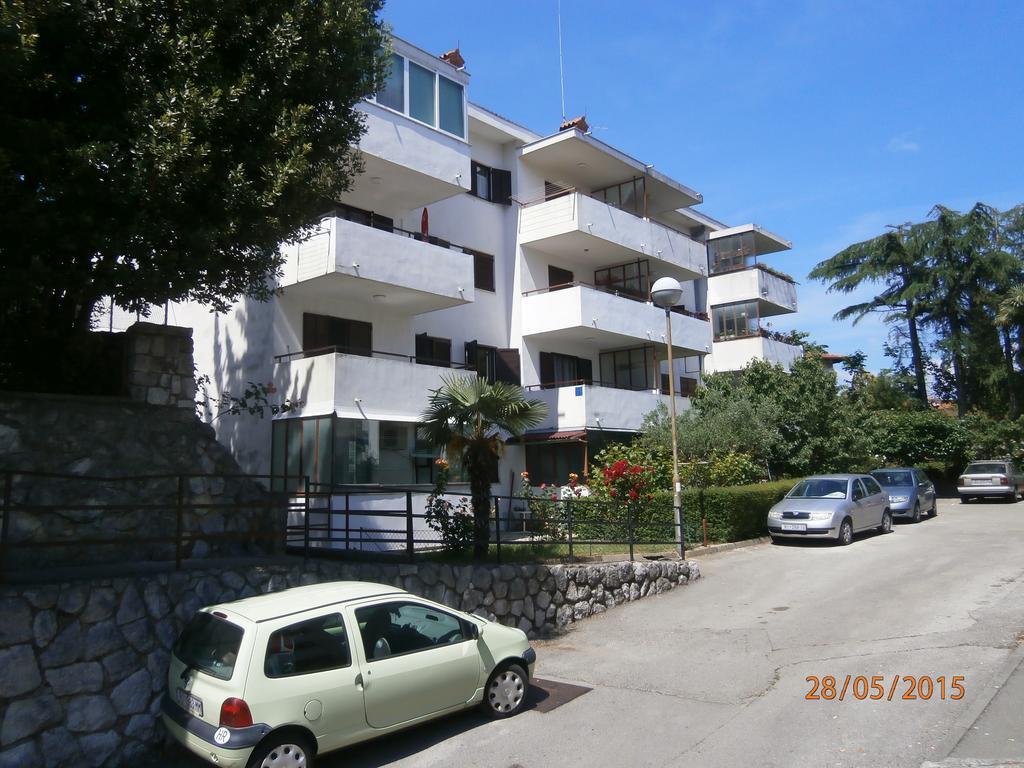 Apartman Lovran Exteriör bild